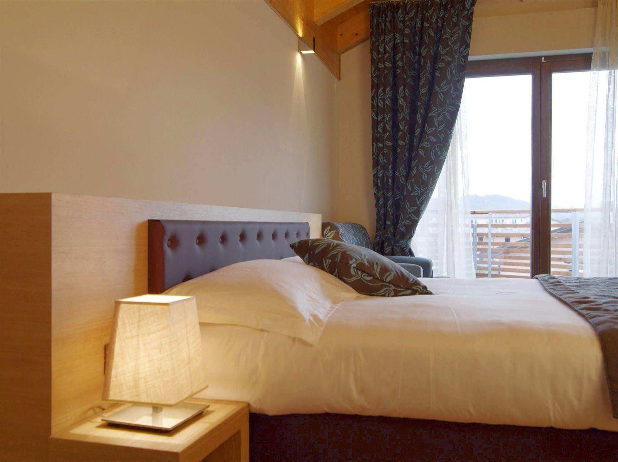 Hotel Natura カステル・ディ・サングロ エクステリア 写真